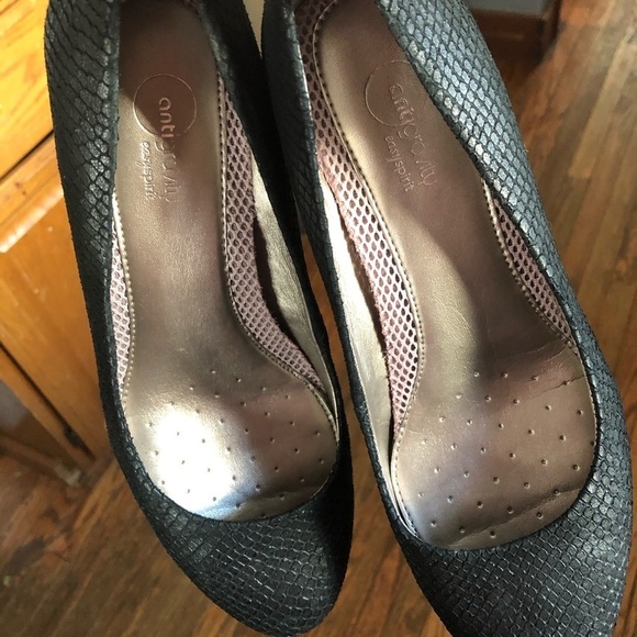 Easy Spirit black snake skin print kitten heels size 8.5 - Picture 11 of 13